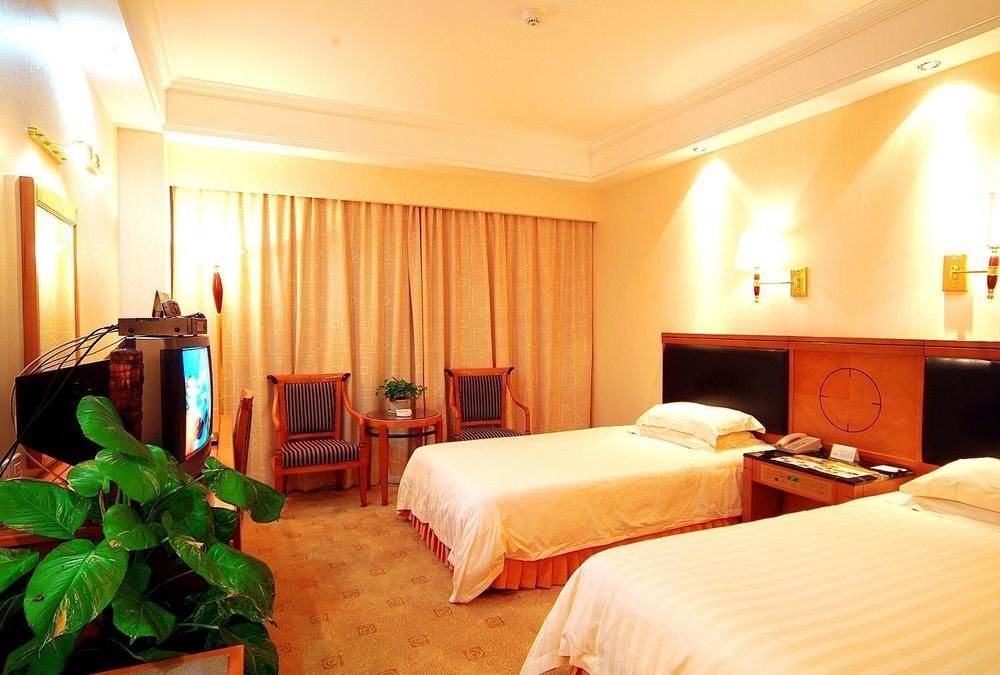 Crown Hotel Wuhan Exterior foto