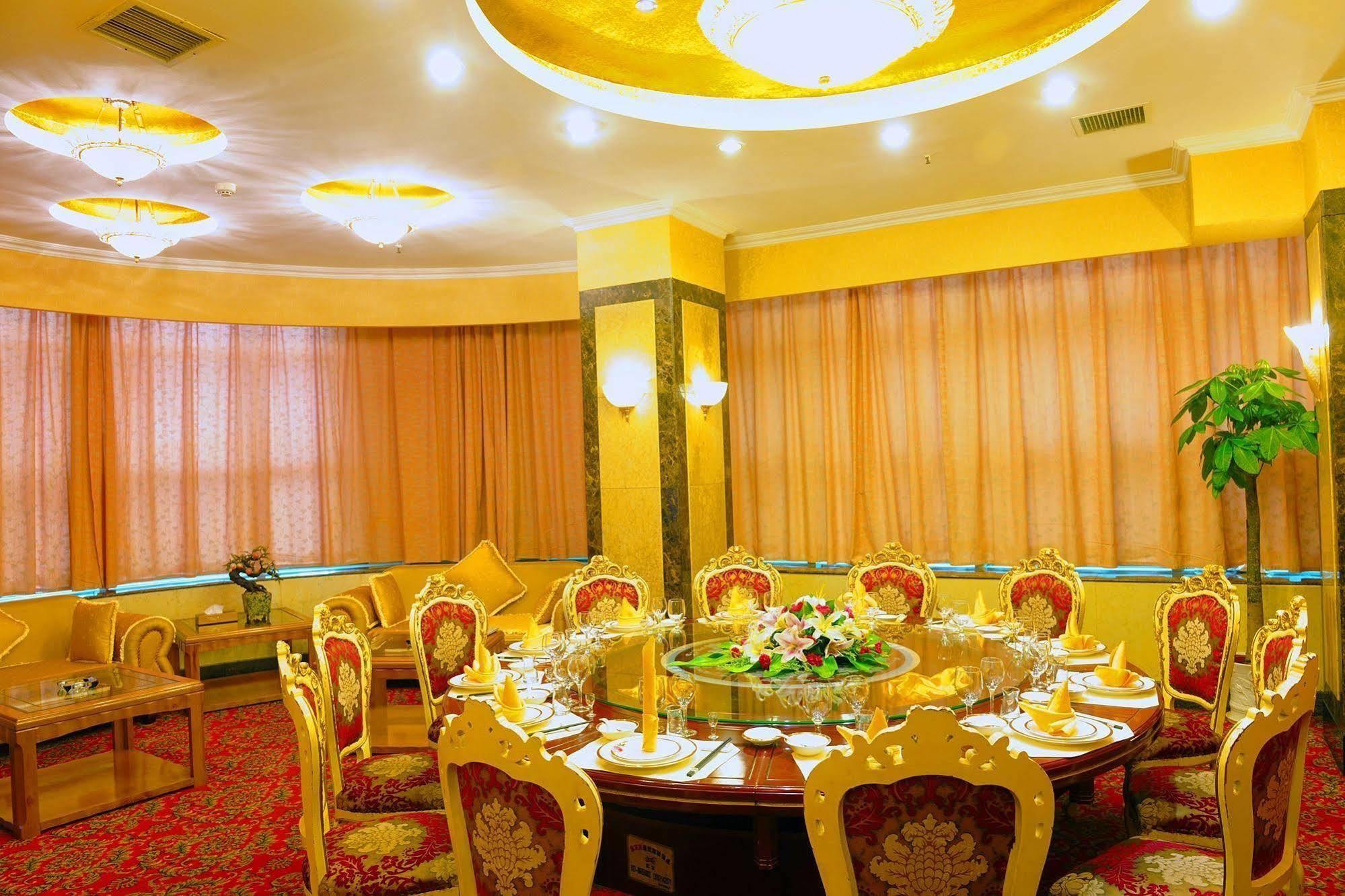 Crown Hotel Wuhan Exterior foto