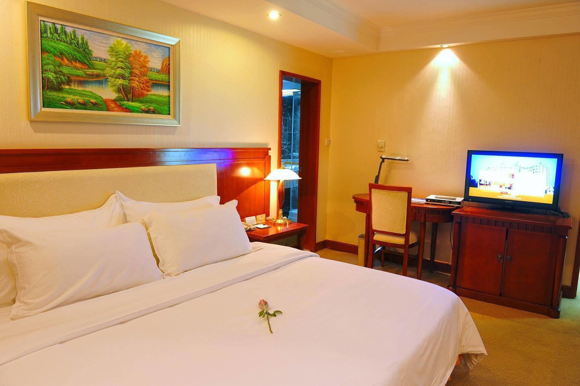 Crown Hotel Wuhan Exterior foto