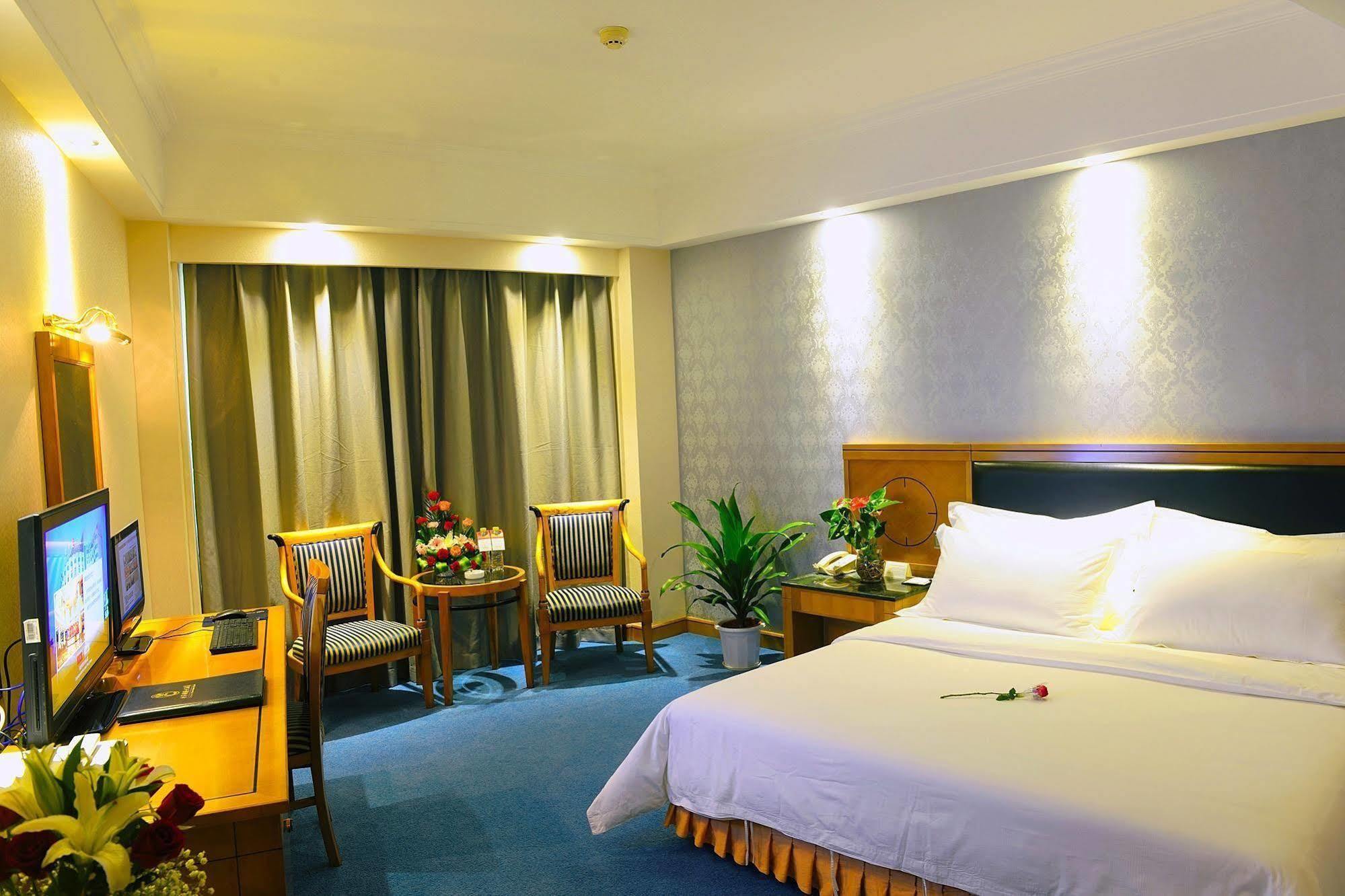 Crown Hotel Wuhan Exterior foto