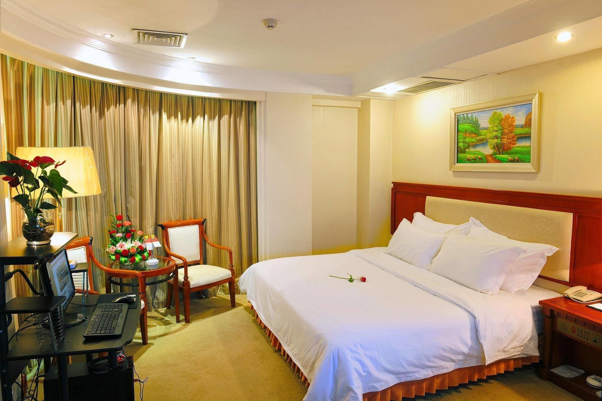 Crown Hotel Wuhan Exterior foto