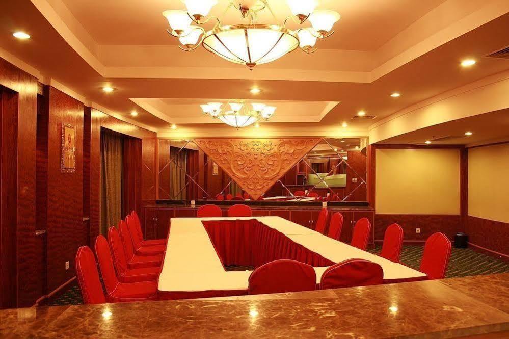 Crown Hotel Wuhan Exterior foto